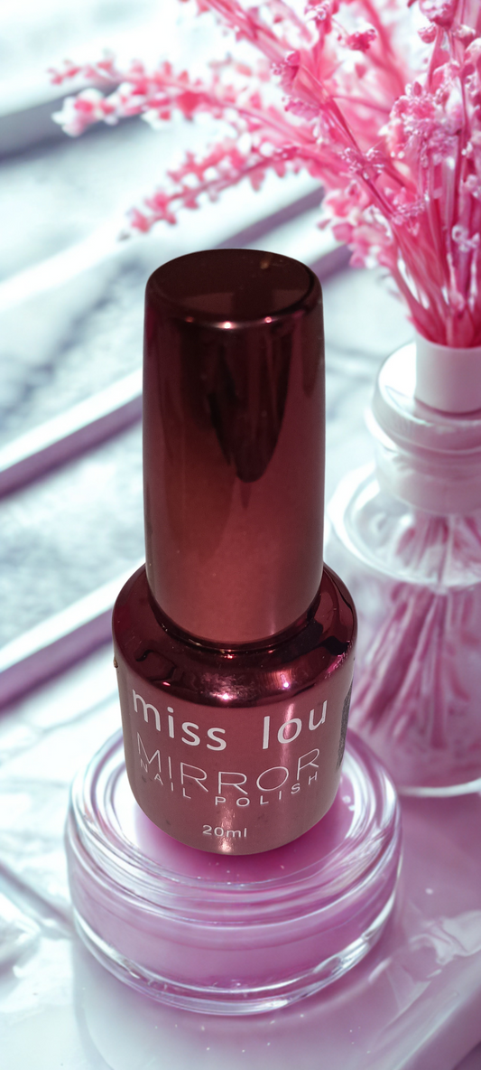 Esmalte de Uñas – Rojo Clásico que Empodera